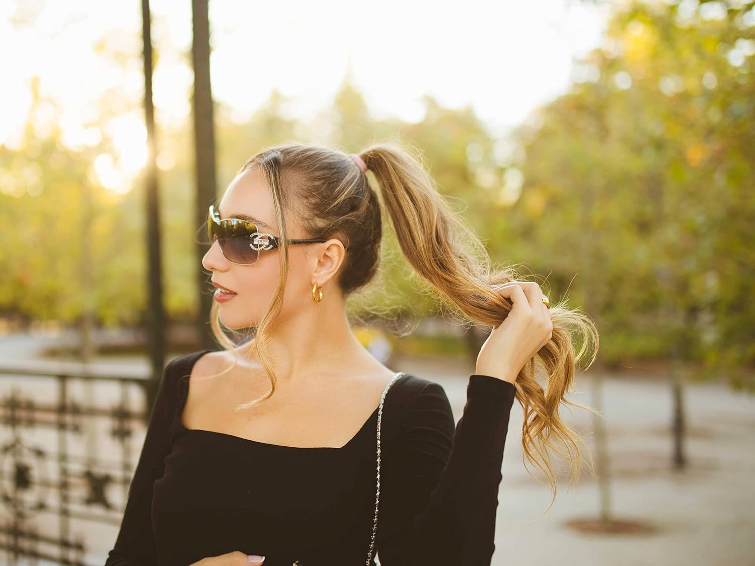 VANLINKER Wrap Around Y2K Sunglasses for Women Men Trendy Oversized Sun Glasses Fashion Shield Frameless Shades One-piece - Image 2